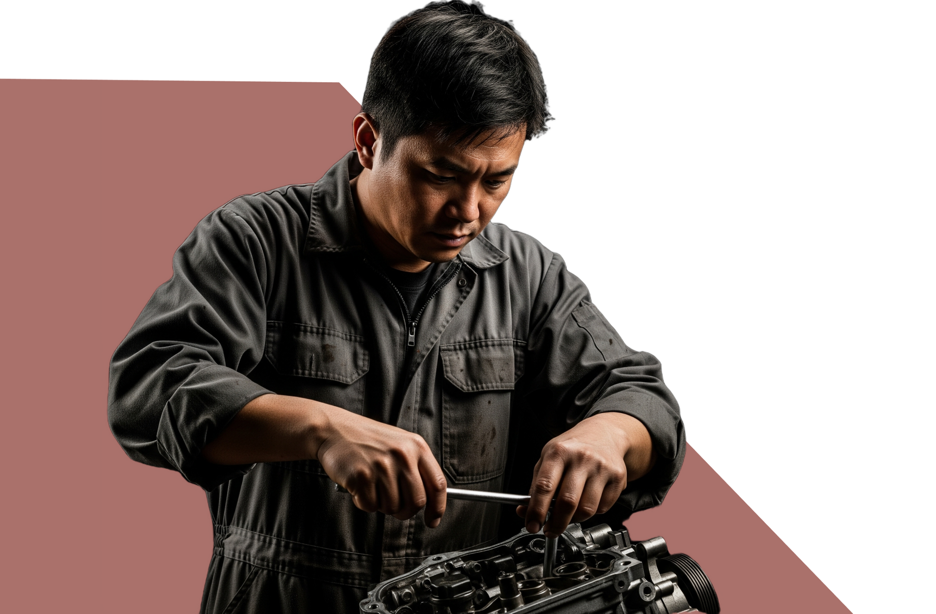 Técnico de Master Diesel trabajando en un motor