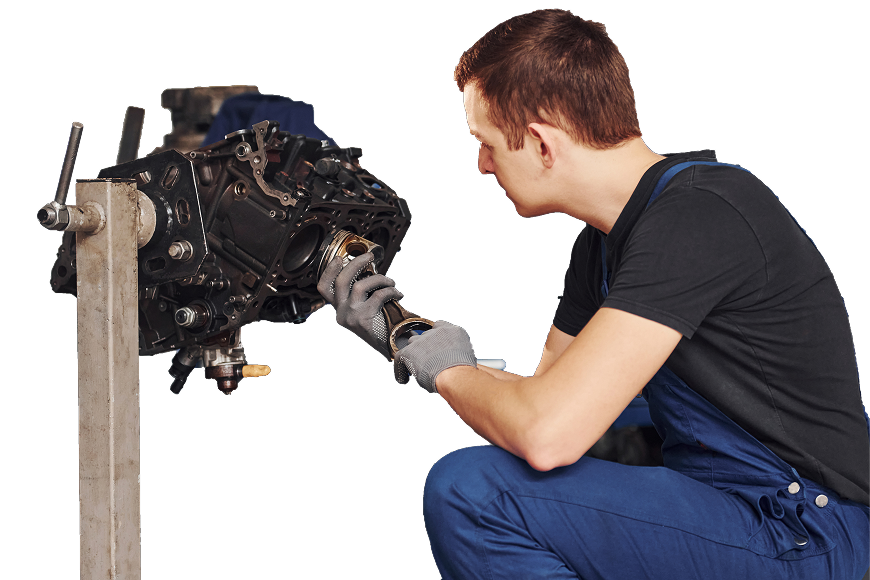 Mecánico de Master Diesel reparando un motor